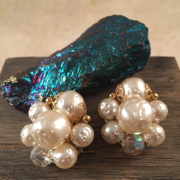 Unknown Jewelry - Pearl Cluster Vintage Clip On Earrings AB beads